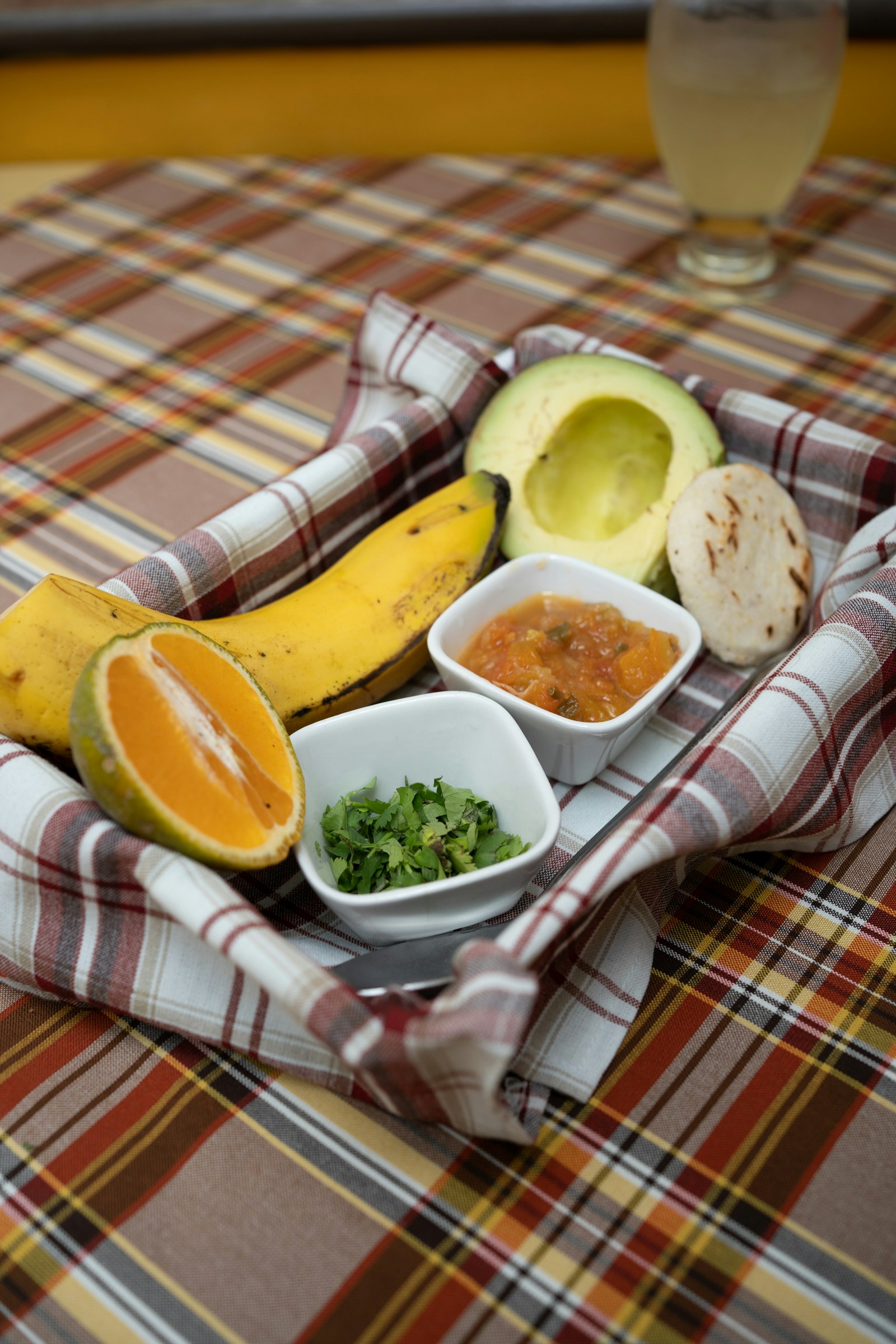 Feijoada brésilienne — haricots noirs et viandes fumées
